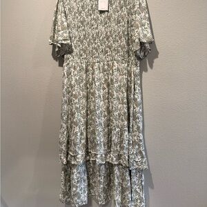 Floral Patterned Midi Dress. PTP 21”, Length 50”